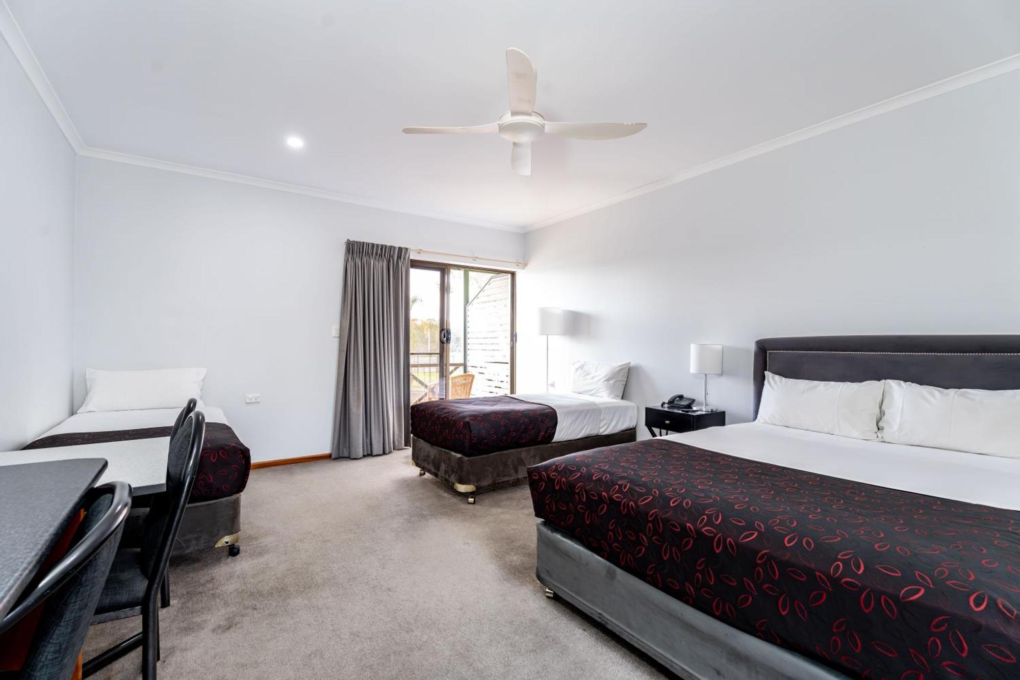 Hotel Renmark Extérieur photo